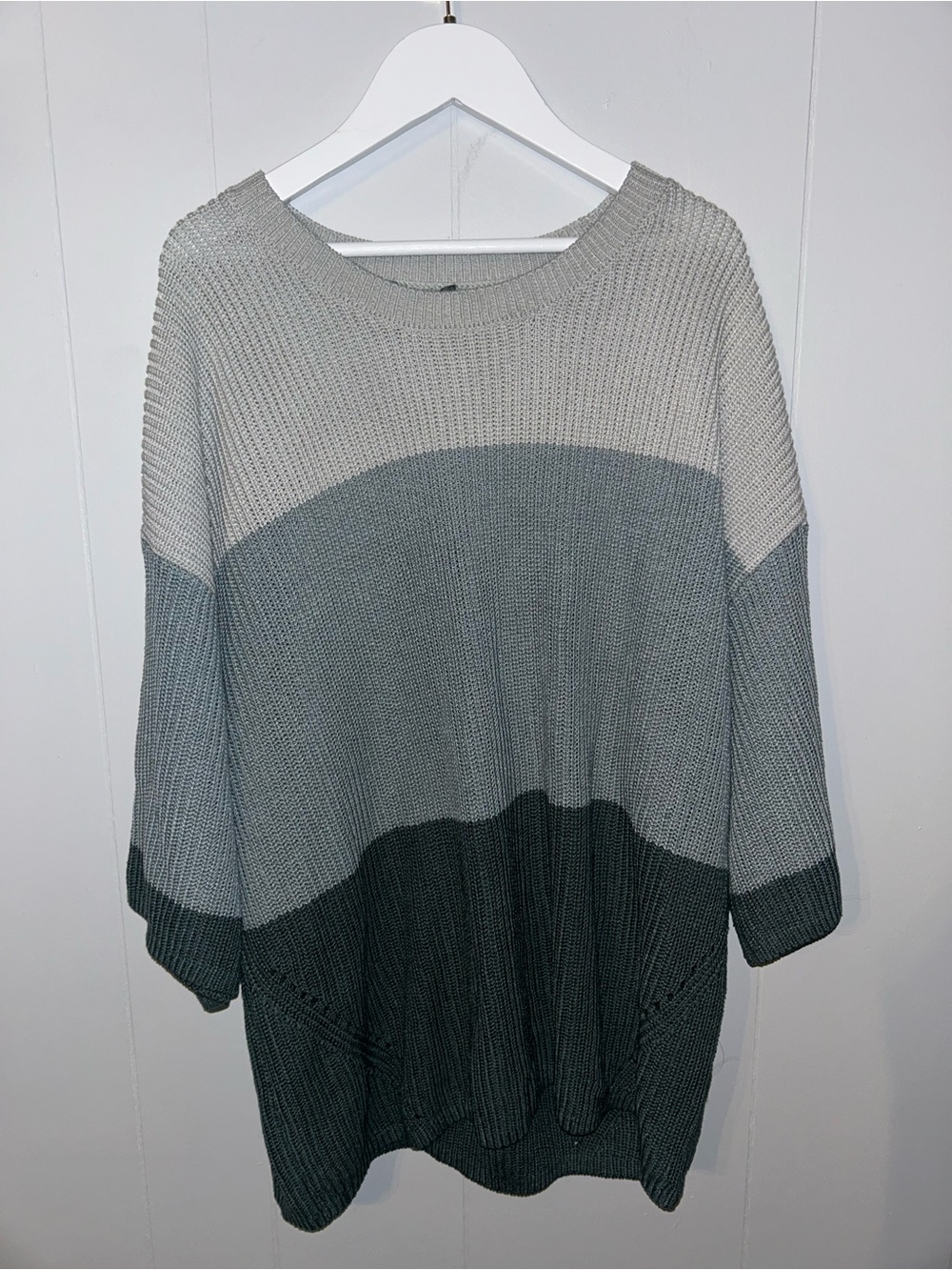 Matty M Gray Colorblock Crew Neck Sweater
